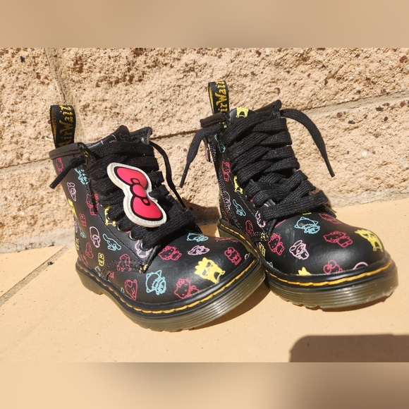 Dr. Martens Hello Kitty Boots Girls TODDLERS - Picture 3 of 8